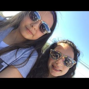 Meet your Posher, Damaris